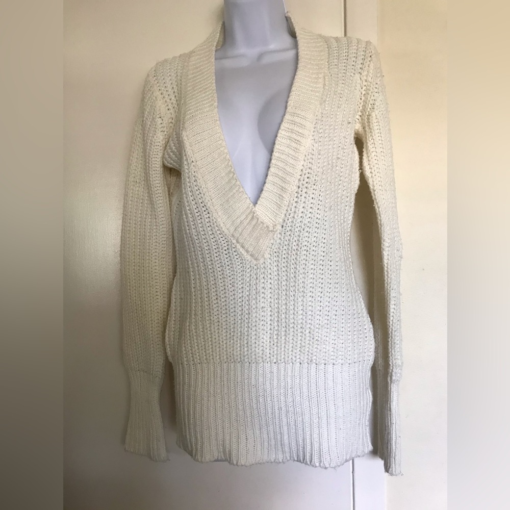 Love by design, size M , woman’s white crochet 🧶 sweater ! Long sleeves